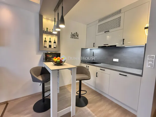 Eladó lakás Pécs 73 nm