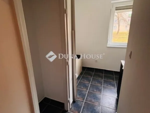 Eladó lakás Komló 43 nm