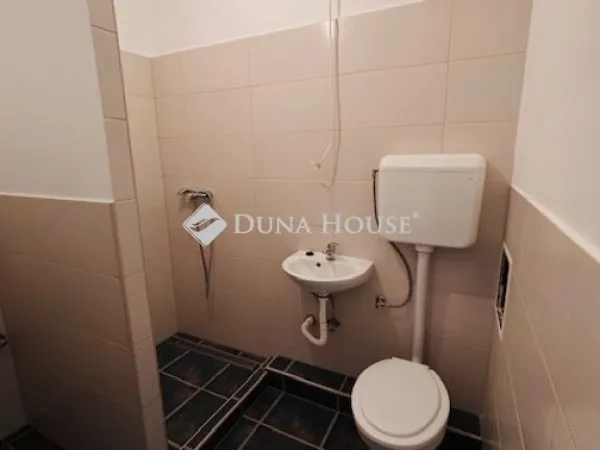 Eladó lakás Komló 43 nm