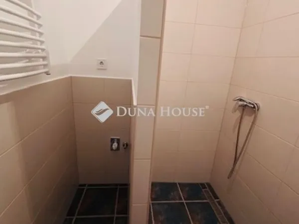 Eladó lakás Komló 43 nm