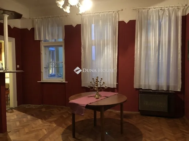 Eladó lakás Pécs 138 nm