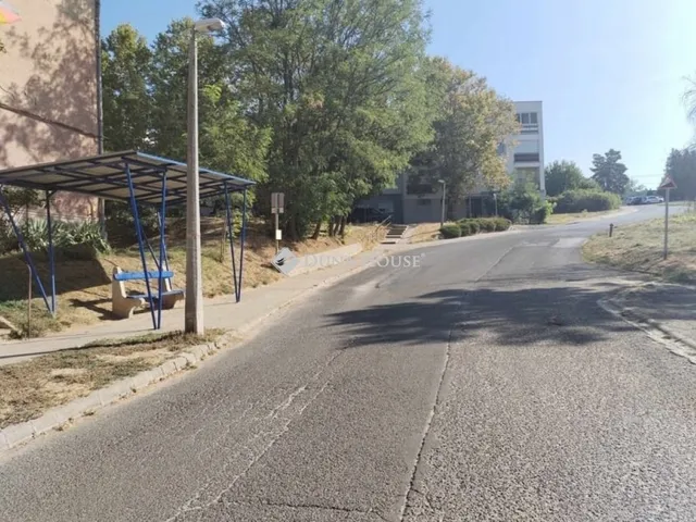 Eladó lakás Komló 54 nm