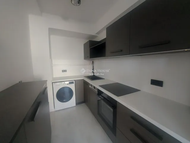 Eladó lakás Pécs, Esztergál Lajos u 62 nm