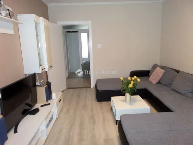 Eladó lakás Komló 59 nm