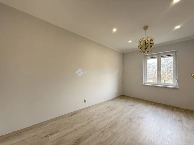 Eladó lakás Komló 54 nm