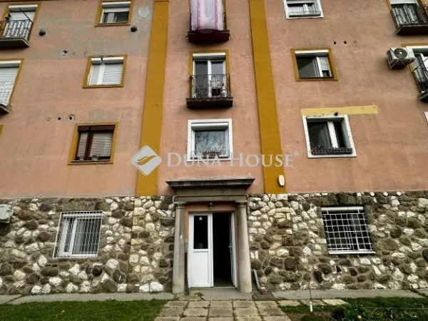 Eladó lakás Komló 38 nm