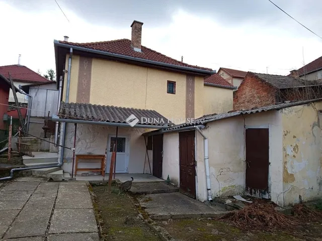 Eladó ház Komló 54 nm