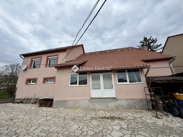 Eladó kereskedelmi és ipari ingatlan Komló 376 nm