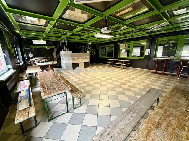 Eladó kereskedelmi és ipari ingatlan Komló 376 nm