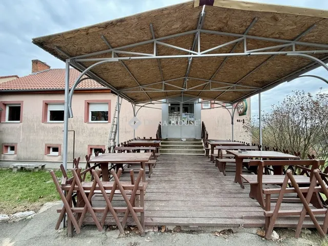 Eladó kereskedelmi és ipari ingatlan Komló 376 nm