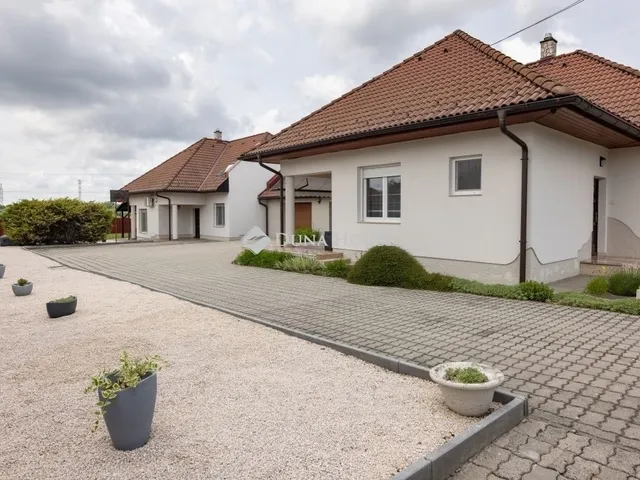 Eladó ház Nagykozár 243 nm