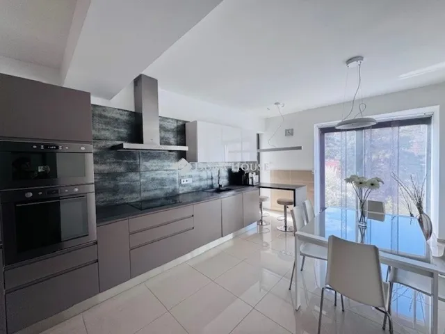 Eladó ház Pécs 174 nm