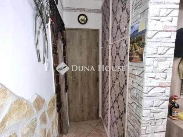 Eladó lakás Komló 52 nm