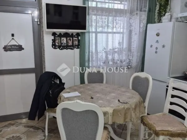 Eladó lakás Komló 52 nm