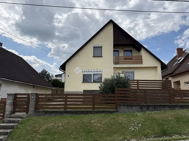 Eladó ház Pécs 239 nm