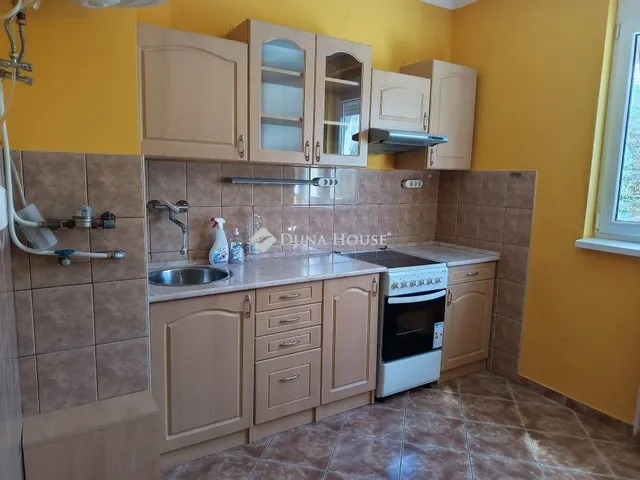 Kiadó lakás Komló 40 nm