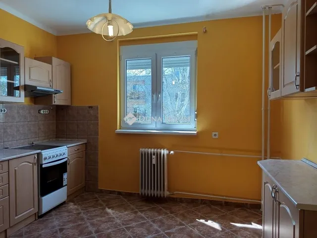 Kiadó lakás Komló 40 nm