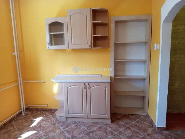Kiadó lakás Komló 40 nm