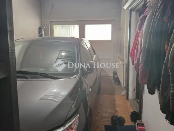 Eladó ház Komló 182 nm