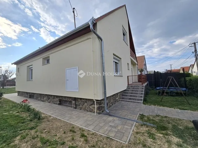 Eladó ház Kozármisleny 200 nm
