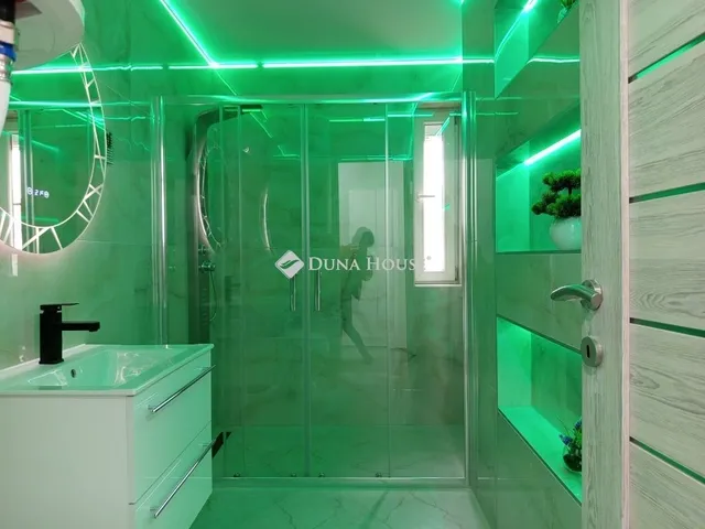 Eladó lakás Komló 64 nm