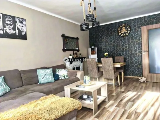 Eladó lakás Komló 70 nm