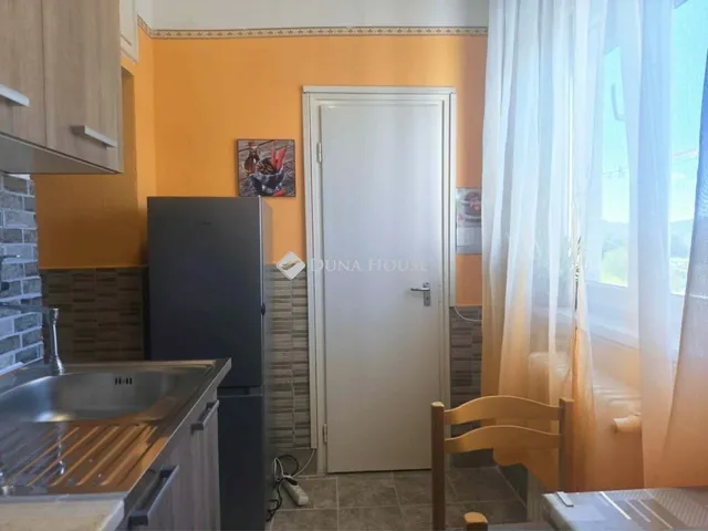 Eladó lakás Komló 41 nm