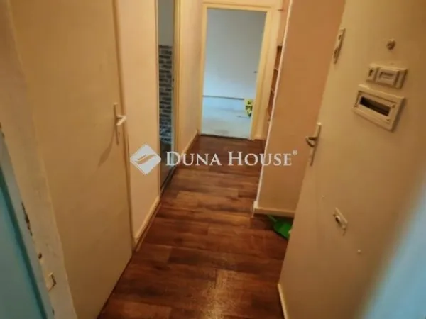 Eladó lakás Komló 34 nm