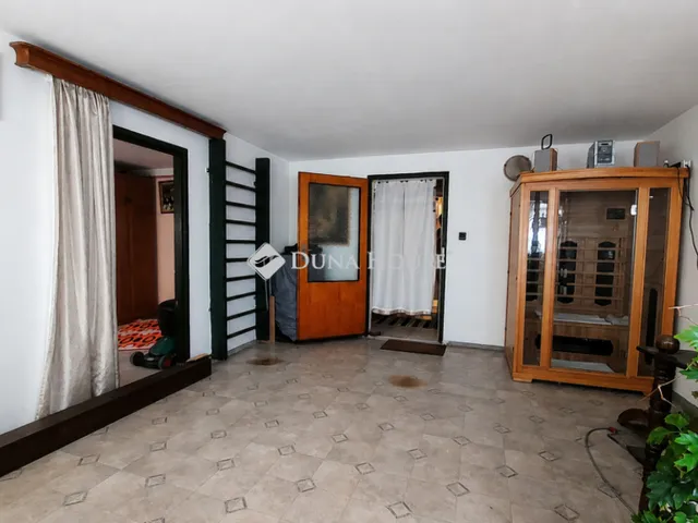 Eladó ház Komló 247 nm