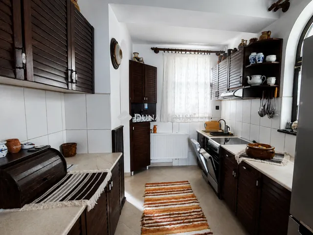 Eladó ház Komló 247 nm