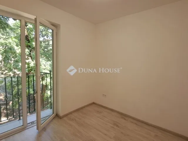 Eladó lakás Komló 34 nm