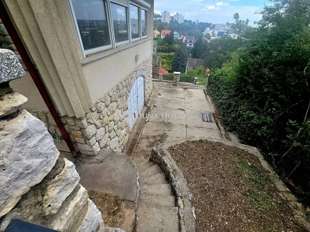 Eladó ház Pécs 350 nm