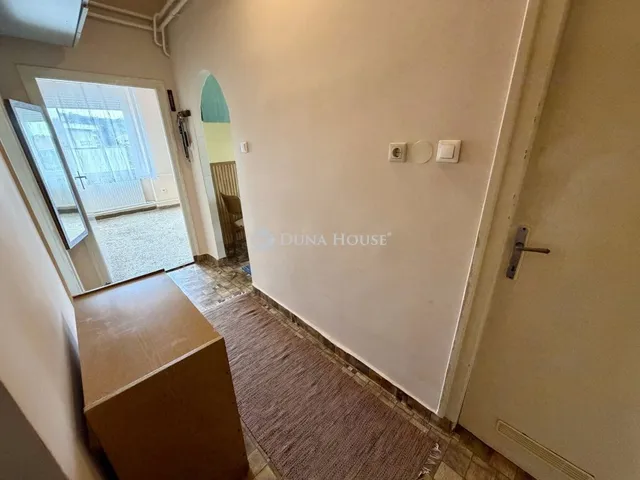 Eladó lakás Komló 49 nm