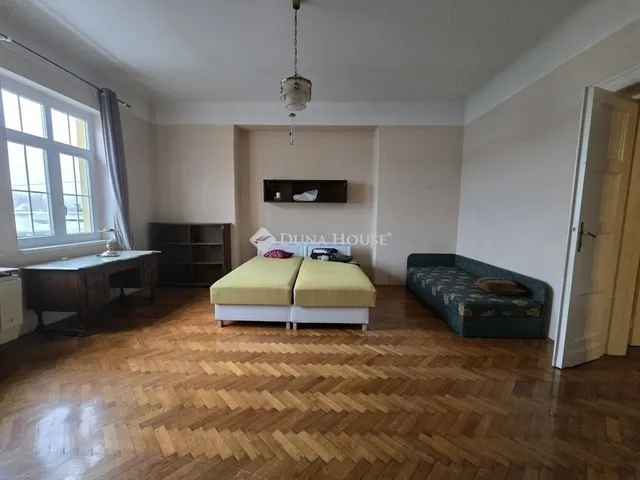 Eladó lakás Pécs 138 nm