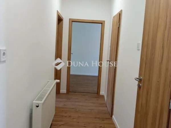 Eladó lakás Komló 54 nm
