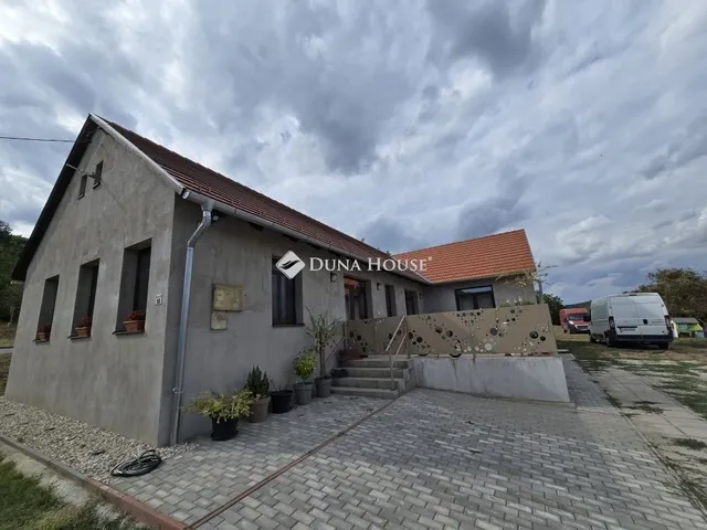 Eladó ház Komló 129 nm