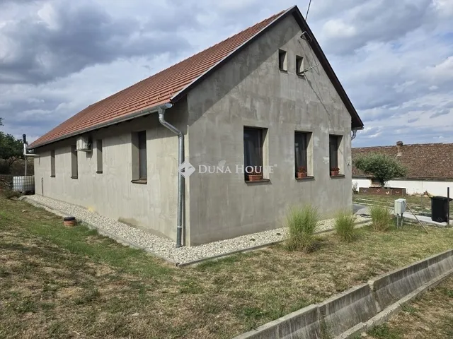 Eladó ház Komló 129 nm