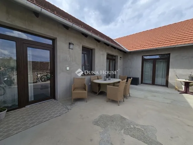 Eladó ház Komló 129 nm