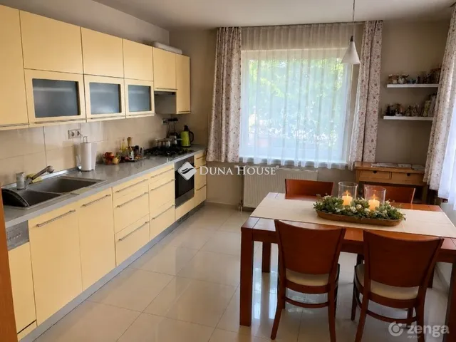 Eladó ház Komló 320 nm