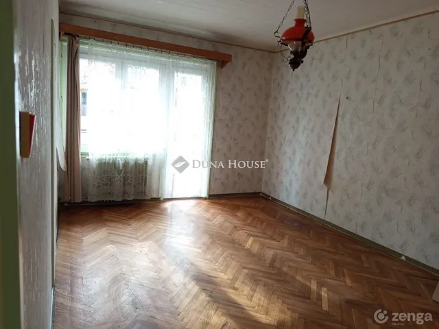 Eladó lakás Komló 40 nm