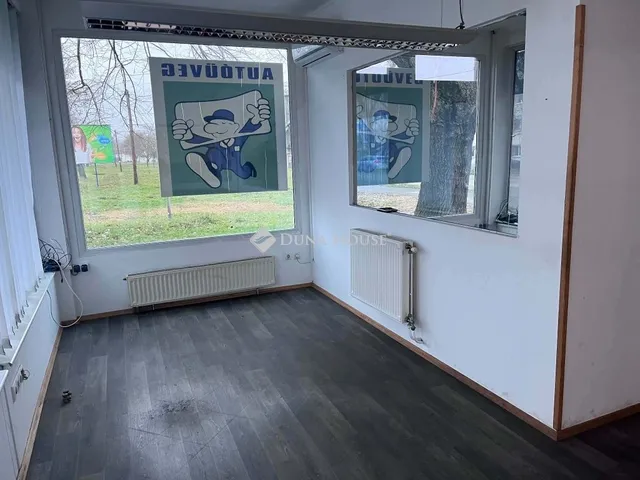 Eladó kereskedelmi és ipari ingatlan Szekszárd 125 nm