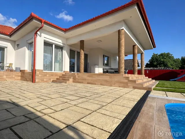 Eladó ház Hajdúböszörmény, Középkert 256 nm