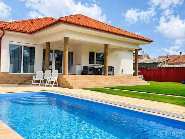 Eladó ház Hajdúböszörmény, Középkert 256 nm