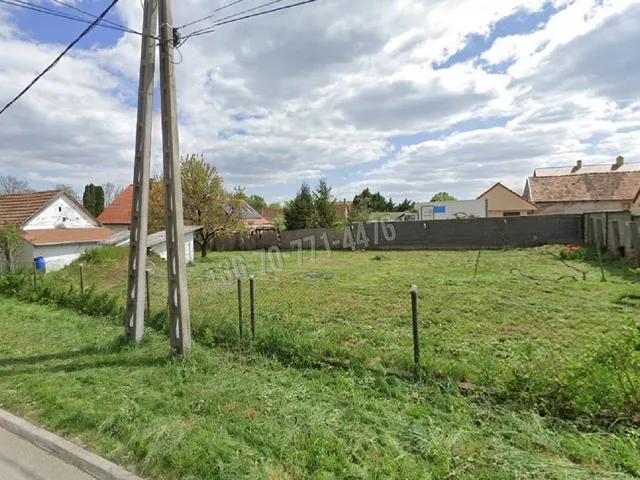 Eladó telek Martonvásár 921 nm