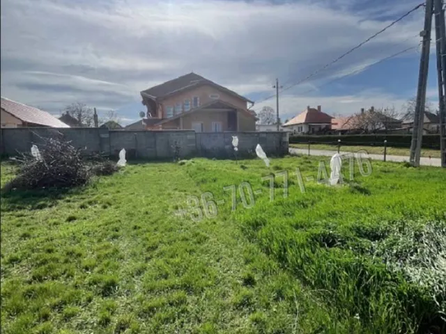 Eladó telek Martonvásár 921 nm