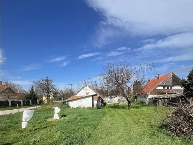 Eladó telek Martonvásár 921 nm