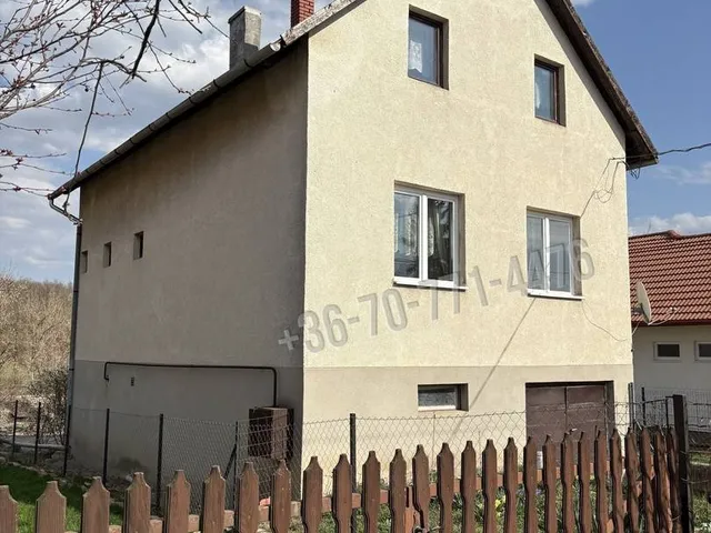 Eladó ház Gyúró 125 nm