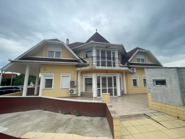 Eladó ház Miskolc, Pilinszky János utca 250 nm