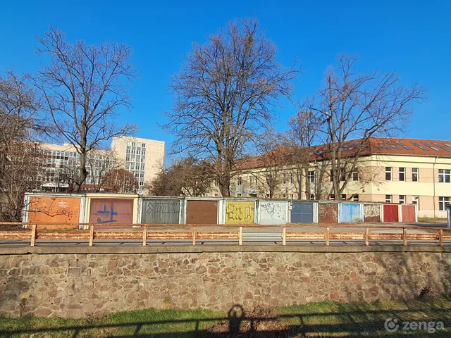 Kiadó garázs Miskolc, Belváros 18 nm