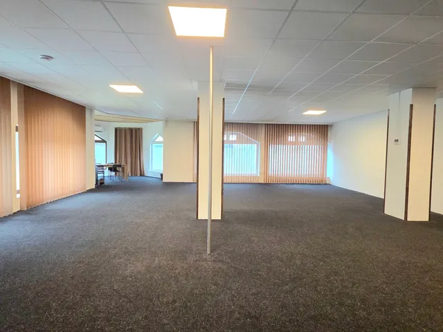 Kiadó kereskedelmi és ipari ingatlan Tatabánya, Erőmű lakótelep 230 nm